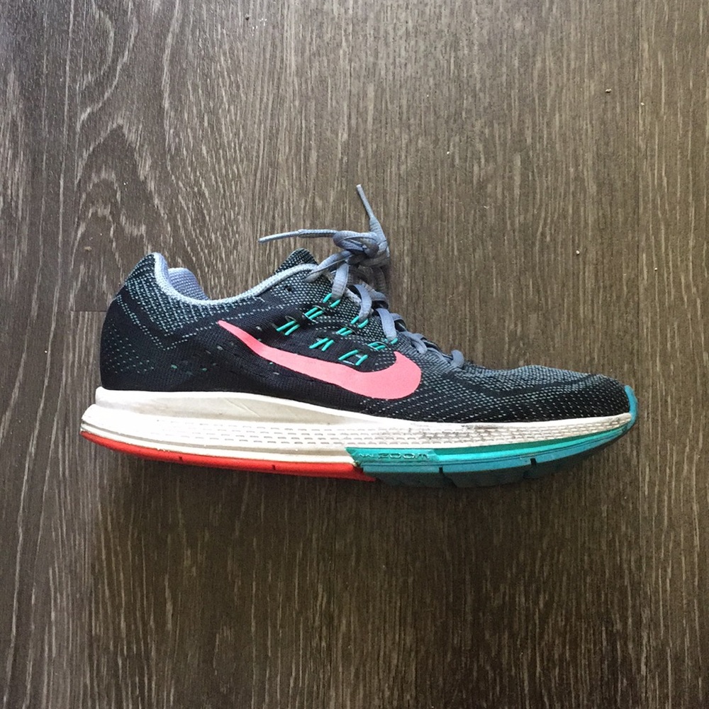 NIKE SNEAKERS